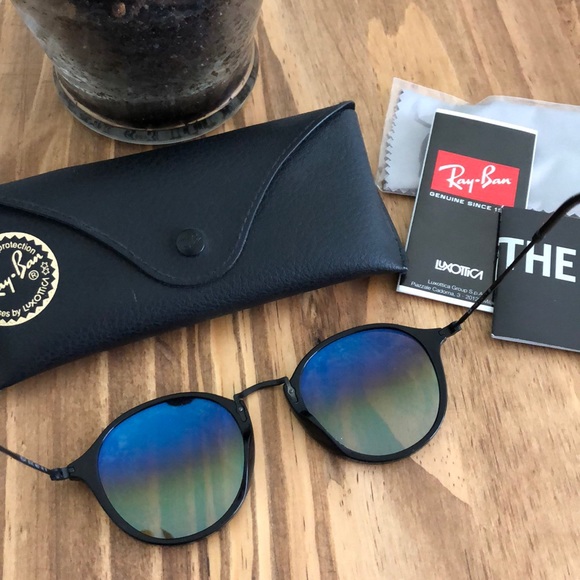 Ray-Ban Sunglasses - Picture 4 of 7